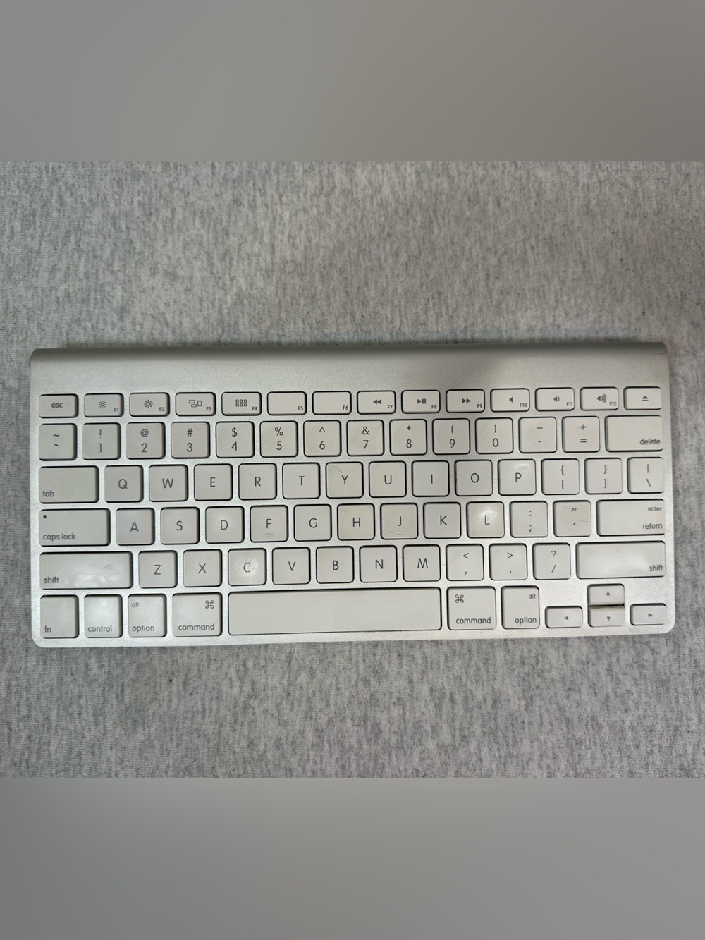 Apple Magic Keyboard A1314 Wireless Bluetooth Aluminum Keyboard